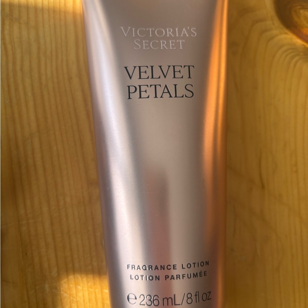 Victoria's Secret Lush Blooms Lotion - Pink and Black